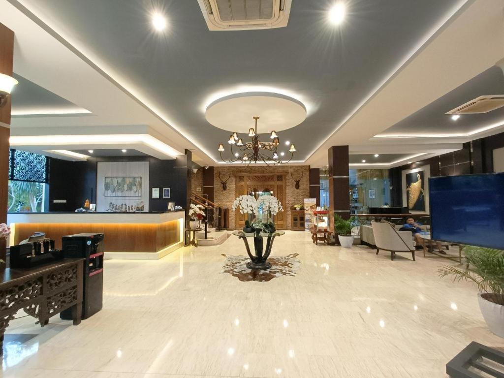 Narita Classic Hotel Сурабая Екстериор снимка